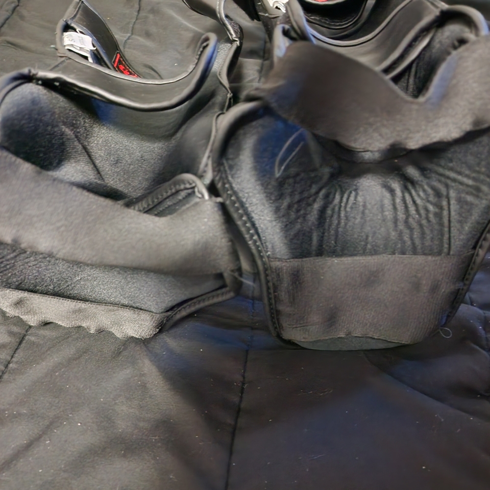 UFC Gym Black and Red Shin Guards - Picture 4 of 6
